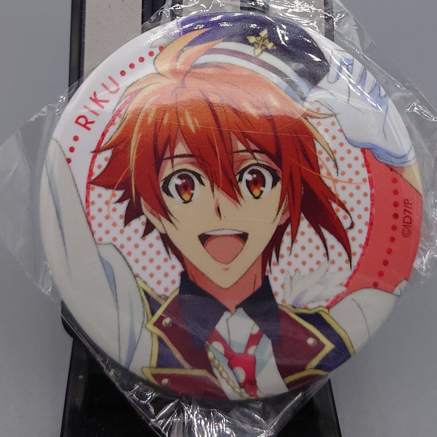 IDOLiSH7 can badges