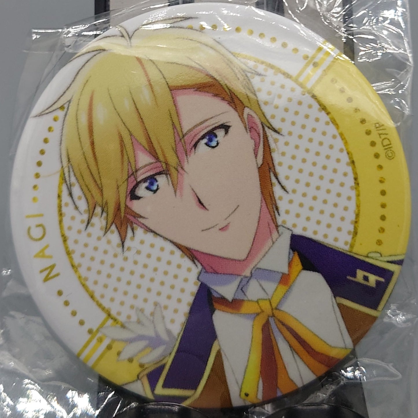 IDOLiSH7 can badges