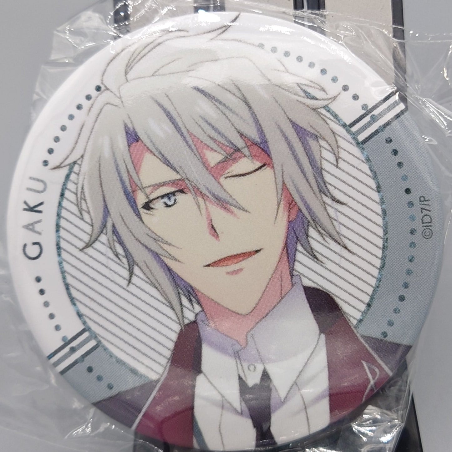 IDOLiSH7 can badges